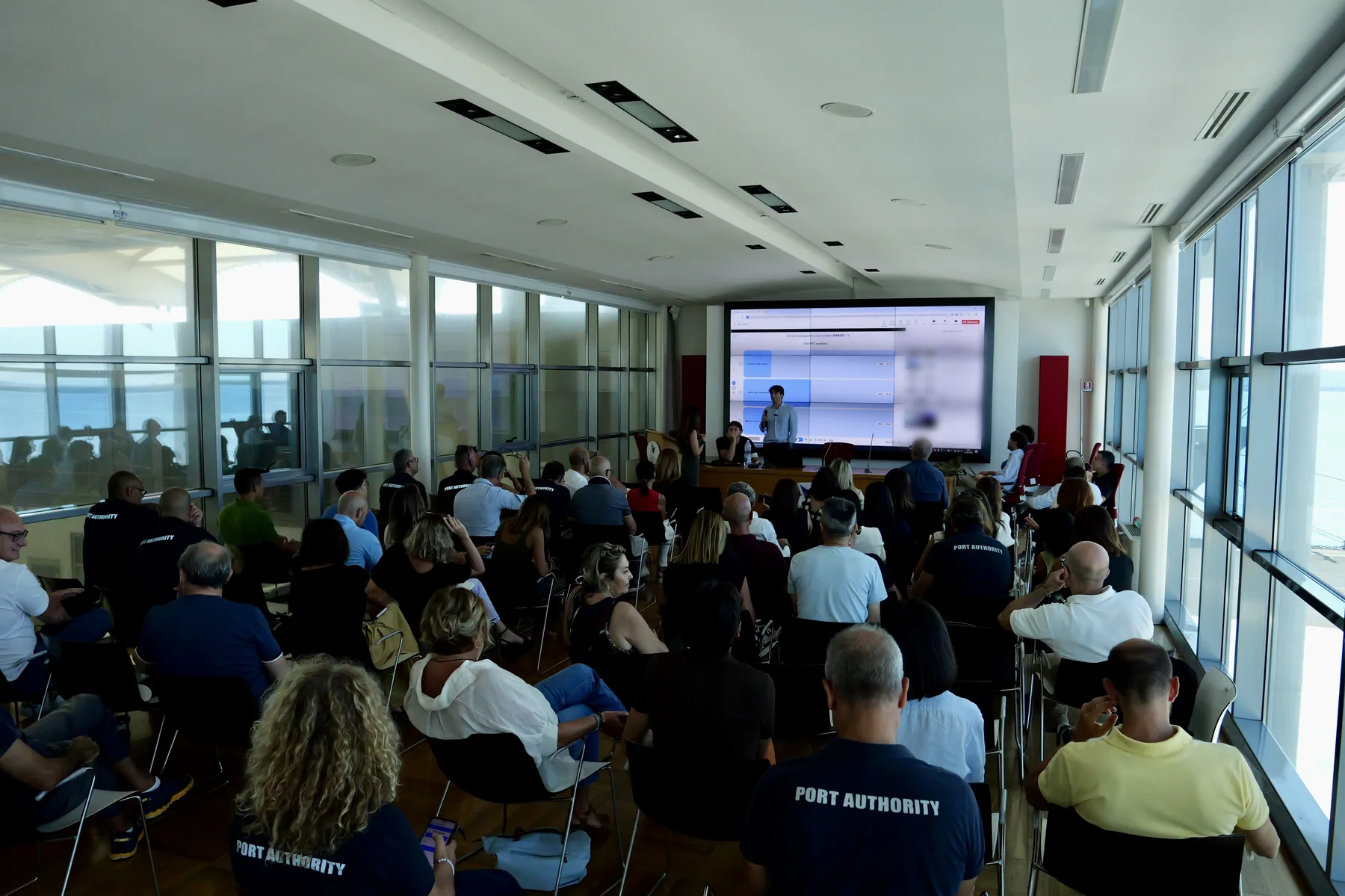 La sala vota in diretta il colore di un documento durante la plenaria